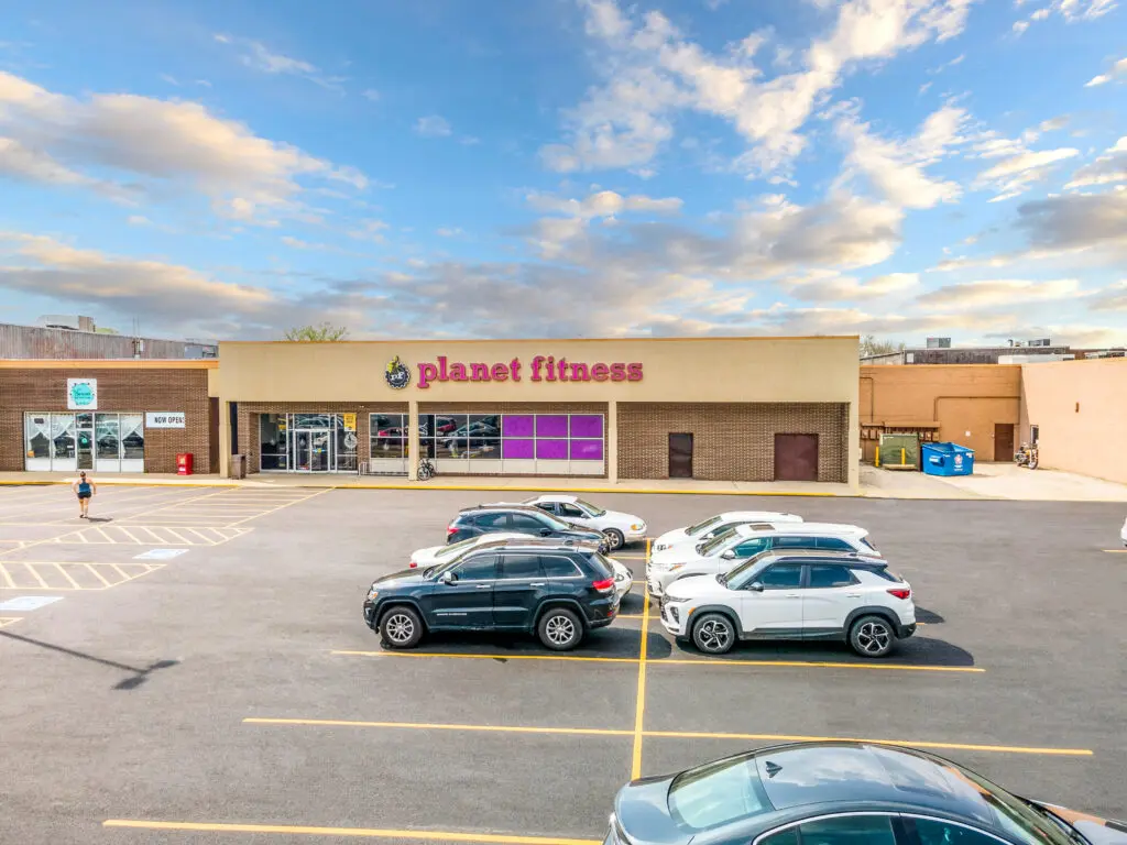 2900 E Lincolnway Sterling IL 28 1 edit 1024x768 1